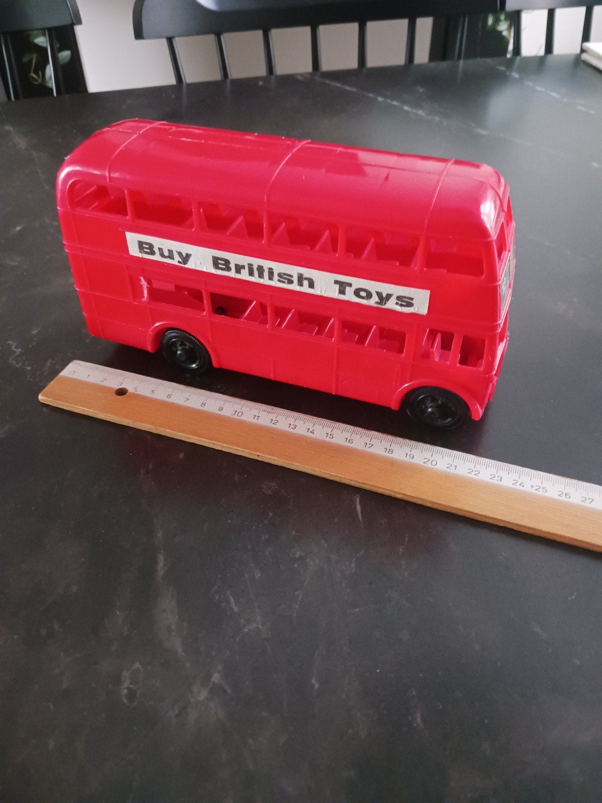 Vintage Rode plastic Dubbeldekker Bus  - Made in England, Hobby en Vrije tijd, Modelauto's | Overige schalen, Ophalen of Verzenden