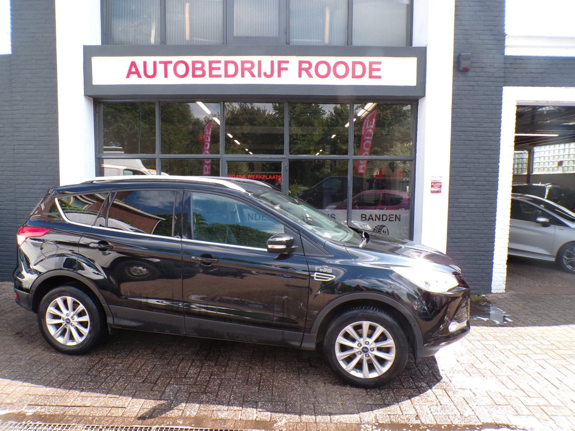 Ford Kuga 1.5 EcoBoost ST Line LEES TEKST,1e EIGENAAR!, Auto's, 4 cilinders, 150 pk, Zwart, Automatische klimaatregeling