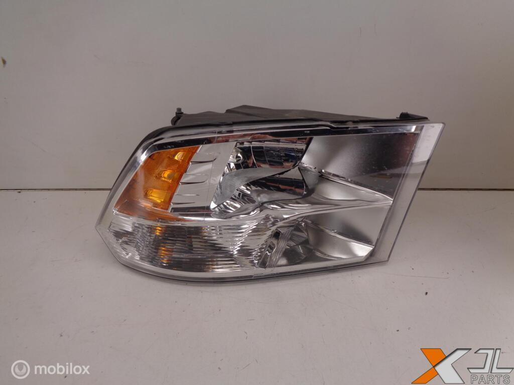 DODGE RAM 1500 2011 KOPLAMP RECHTS SCHADE, Gebruikt, Ophalen of Verzenden
