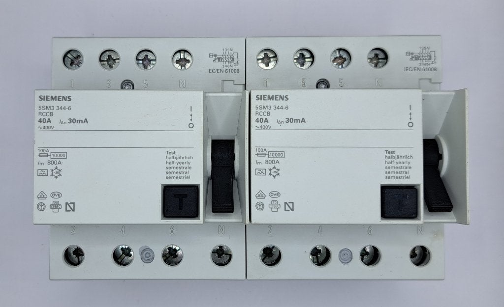 Siemens Groepenkast Aardlekschakelaar 40A 30mA 230-400V (2x), Gebruikt, Onbekend, Ophalen of Verzenden, Onbekend