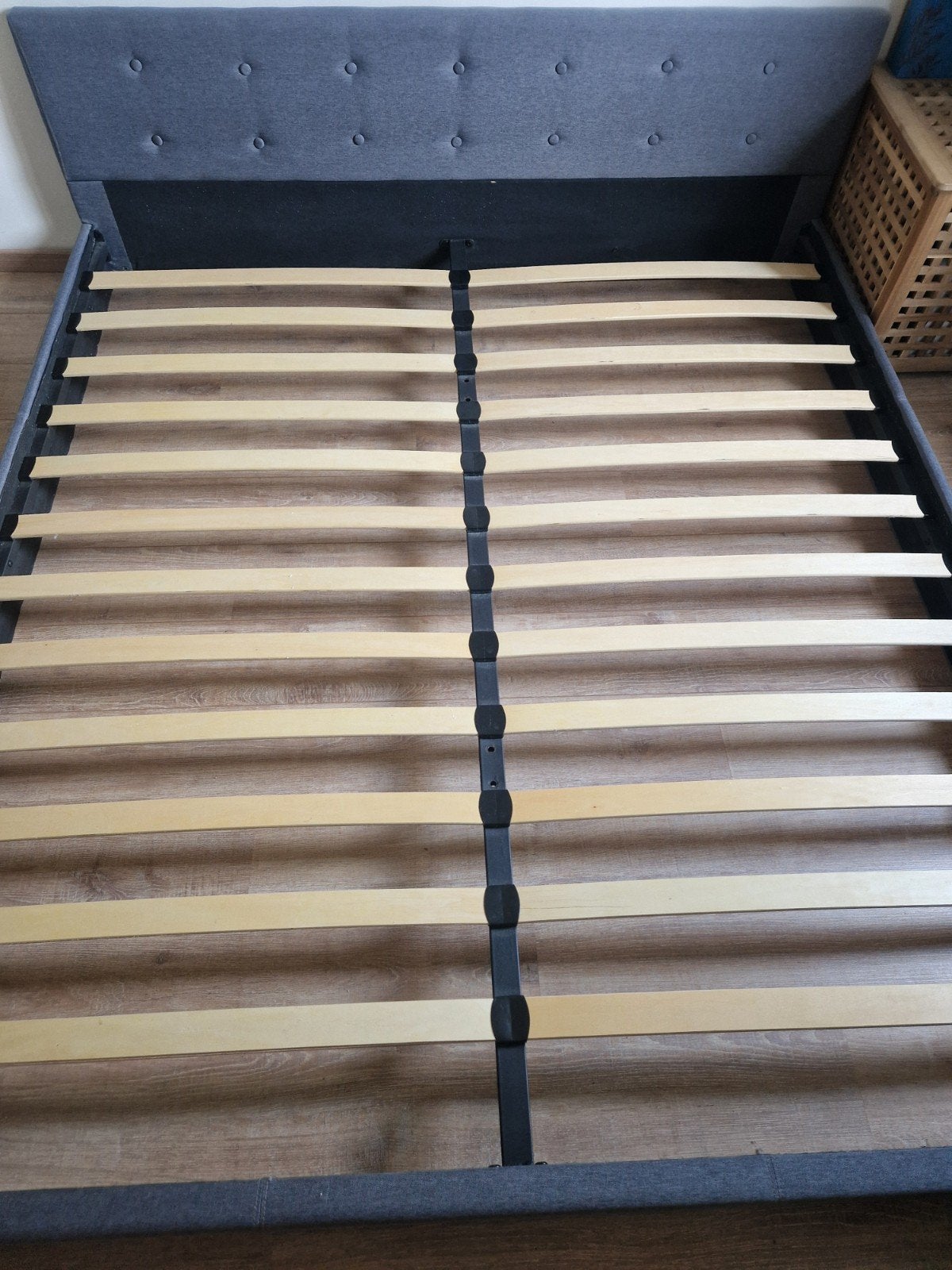 Bed; afmeting 185x205 cm - bedombouw met hoofdbord, lattenbo, Huis en Inrichting, Slaapkamer | Matrassen en Bedbodems, Ophalen