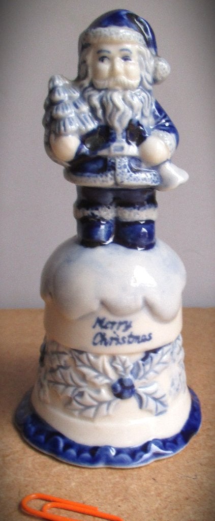 Kerstman Belletje Porselein Blauw Wit Merry Christmas~Antiek, Ophalen of Verzenden