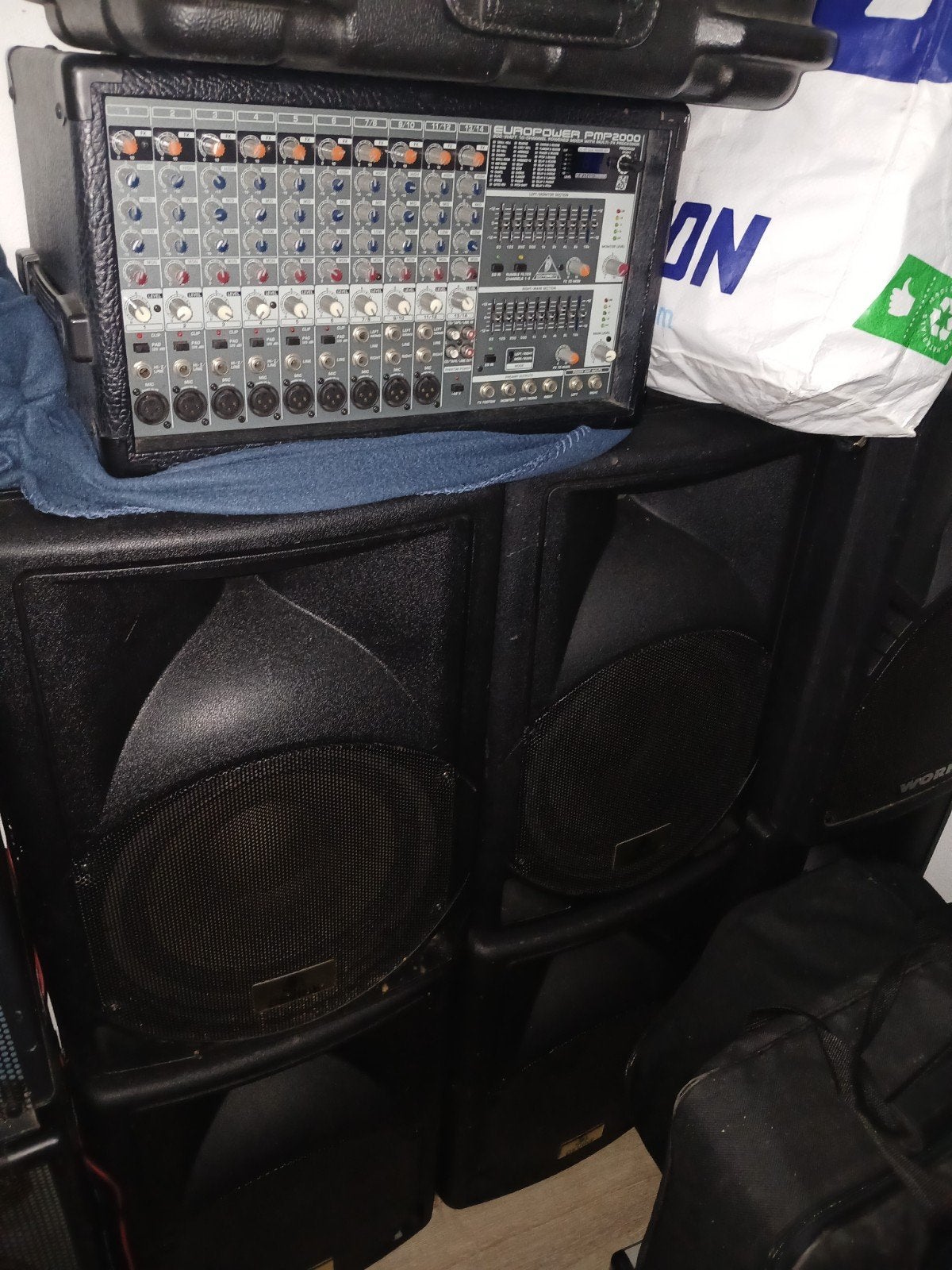 Prachtige digitale mixer, in uitstekende staat, vier luidspr, Muziek en Instrumenten, Ophalen of Verzenden, Zo goed als nieuw