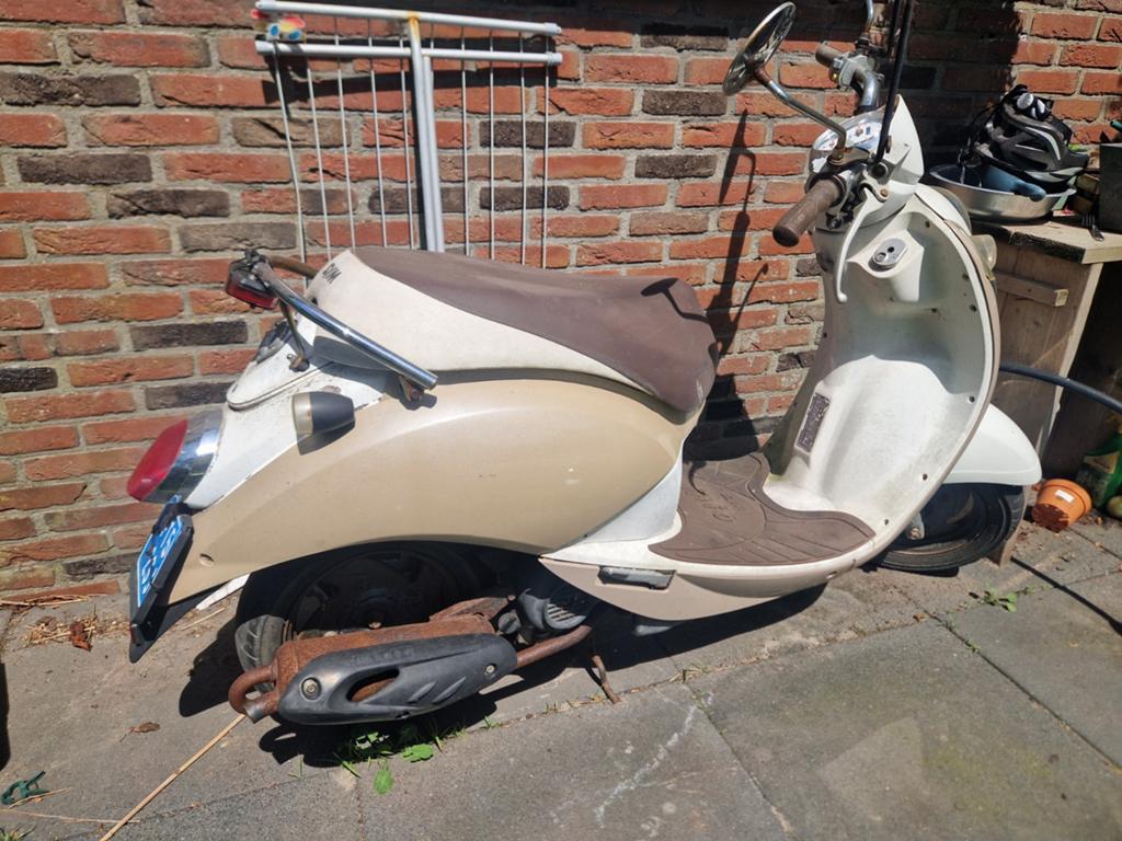 Sym Mio opknappertje - Ideaal project!, Fietsen en Brommers, Gebruikt, Maximaal 45 km/u, Benzine, Ophalen