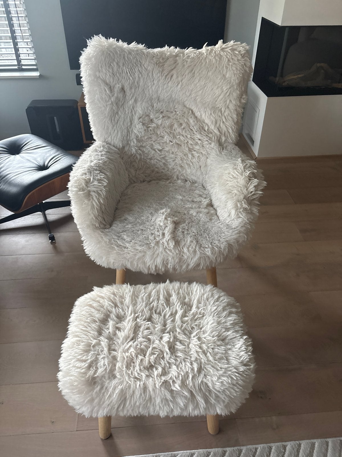 Comfortabele witte fauteuil met poef - Zo goed als nieuw, Ophalen, Gebruikt, 75 tot 100 cm, Stof