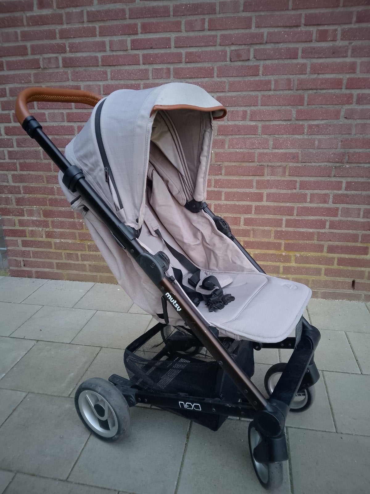 Mutsy Neo Kinderwagen - Compact & Verstelbaar, Kinderen en Baby's, Kinderwagens en Combinaties, Gebruikt, Verstelbare duwstang
