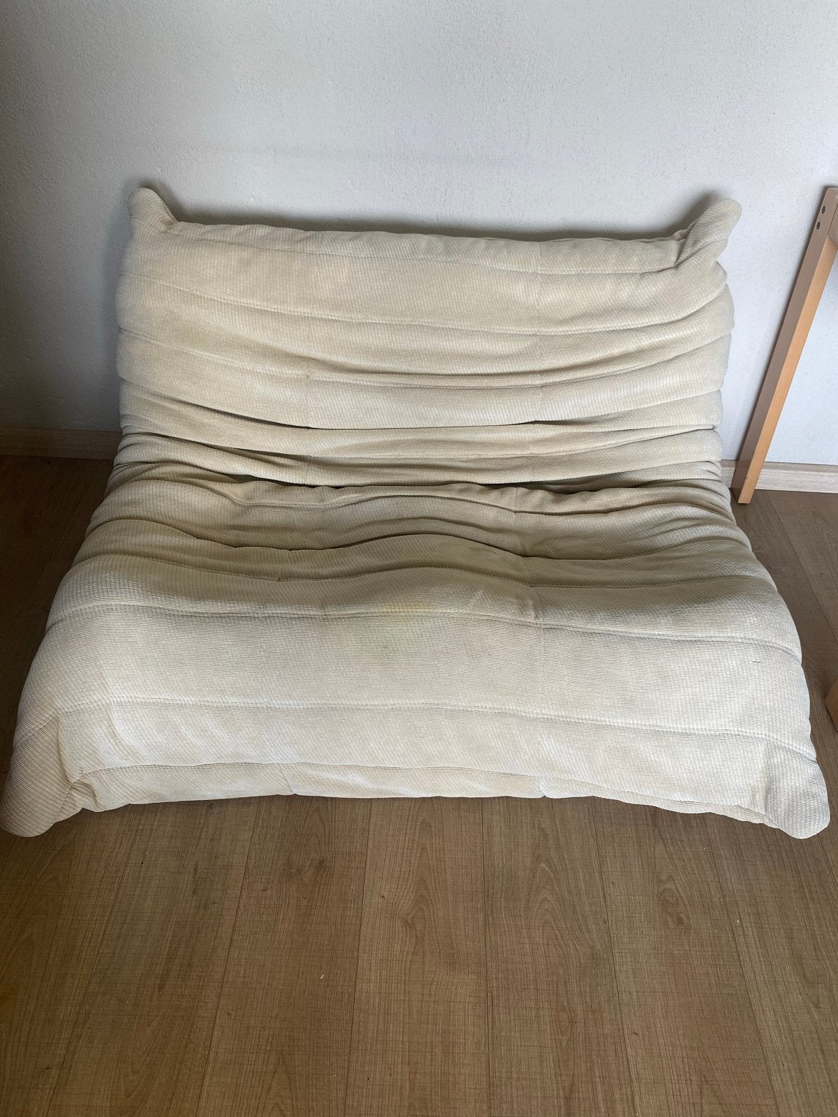 Ligne Roset Togo 2-zits bank in beige ribstof, Huis en Inrichting, Ophalen, Gebruikt, 100 tot 125 cm, 150 tot 200 cm