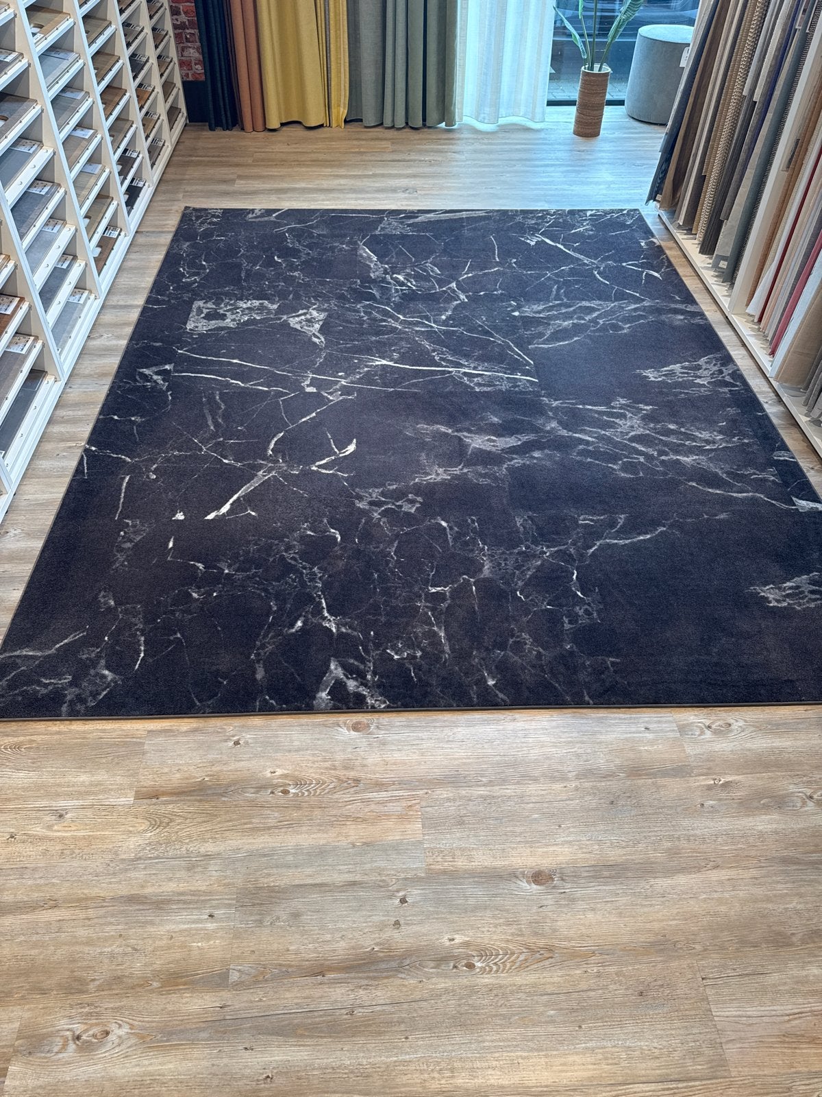 Desso Vloerkleed Zwart Marmerlook - Modern en Stijlvol, Ophalen, Zwart, 200 cm of meer, Zo goed als nieuw