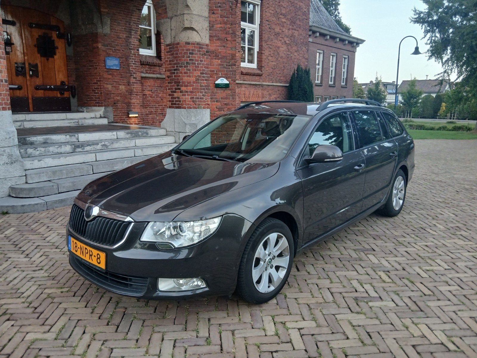 Pracht Skoda 1.8 Superb Combi Autom Airco Navi Trekh Apk '27, Auto's, Skoda, Stof, Zwart, 160 pk, Particulier