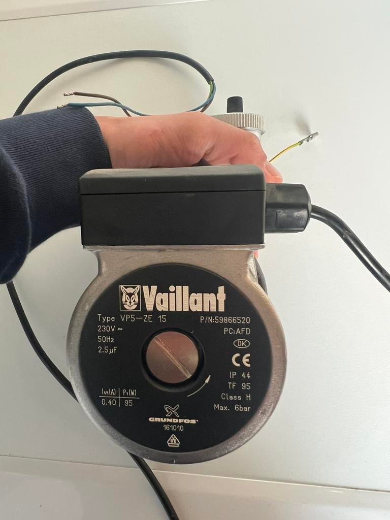 Pomp Vaillant hrSOLIDE VHR 24-28 c, Minder dan 20 liter, Ophalen of Verzenden, Gebruikt, Onderdeel