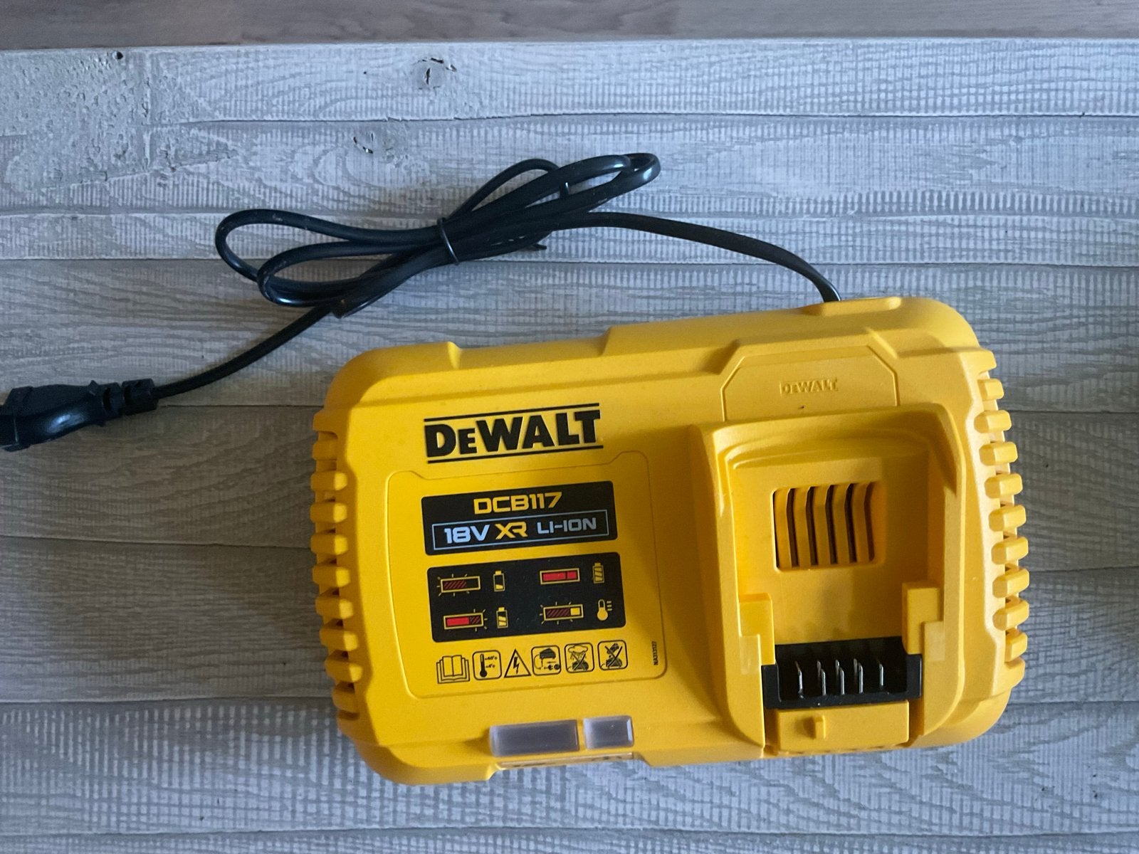 DeWalt DCB117 18V XR Li-Ion Snellader, Ophalen, Zo goed als nieuw, Overige typen