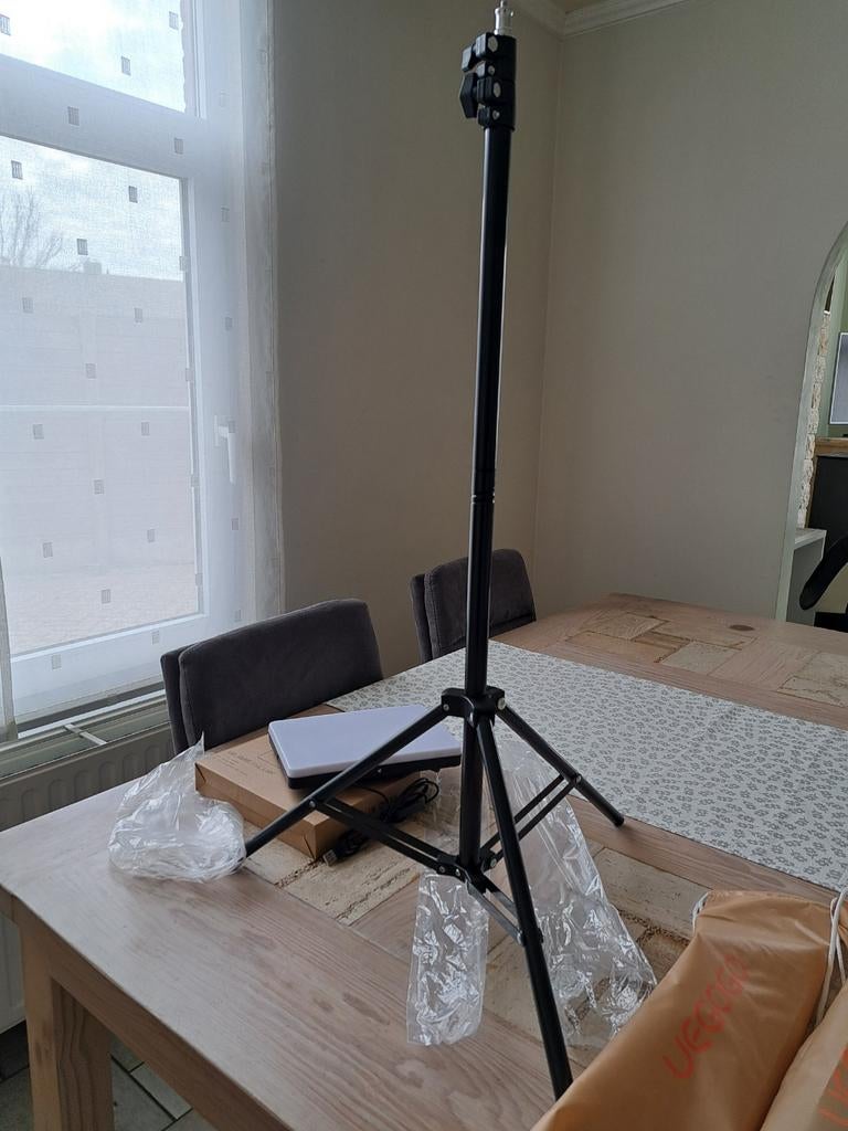 Verstelbaar statief met LED-lamp - Ideaal voor fotografie, Ophalen of Verzenden, Nieuw, Statief of Scherm