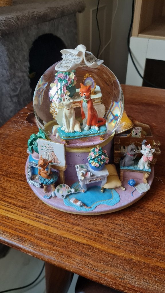 Vintage Disney Aristocats Musical Snow Globe, Verzamelen, Disney, Ophalen, Overige figuren, Gebruikt, Beeldje of Figuurtje