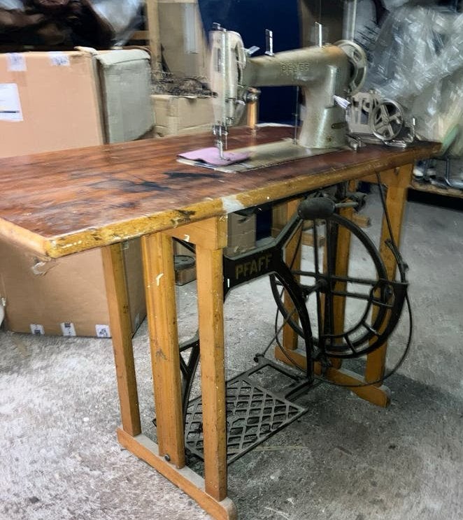 Industriële Pfaff 34-0-6 Stiksteekmachine (1956) met Tafel, Ophalen, Naaimachine, Industrieel, Gebruikt