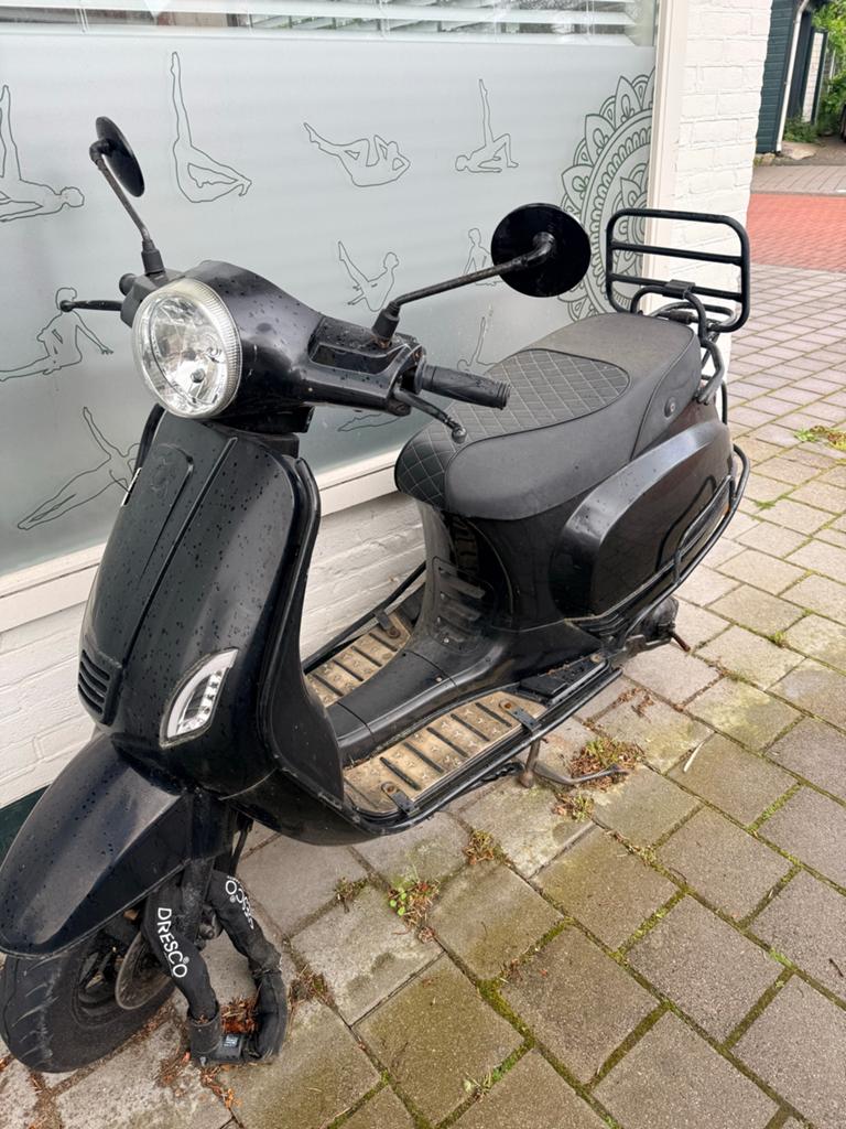 Beschadigde AGM scooter, Fietsen en Brommers, Brommeronderdelen | Scooters, Ophalen, Gebruikt, Overige typen, Overige merken