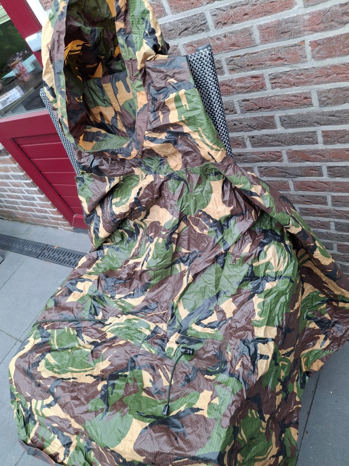 Lichtgewicht Camouflage Regenponcho - Ideaal voor Buiten, Ophalen of Verzenden