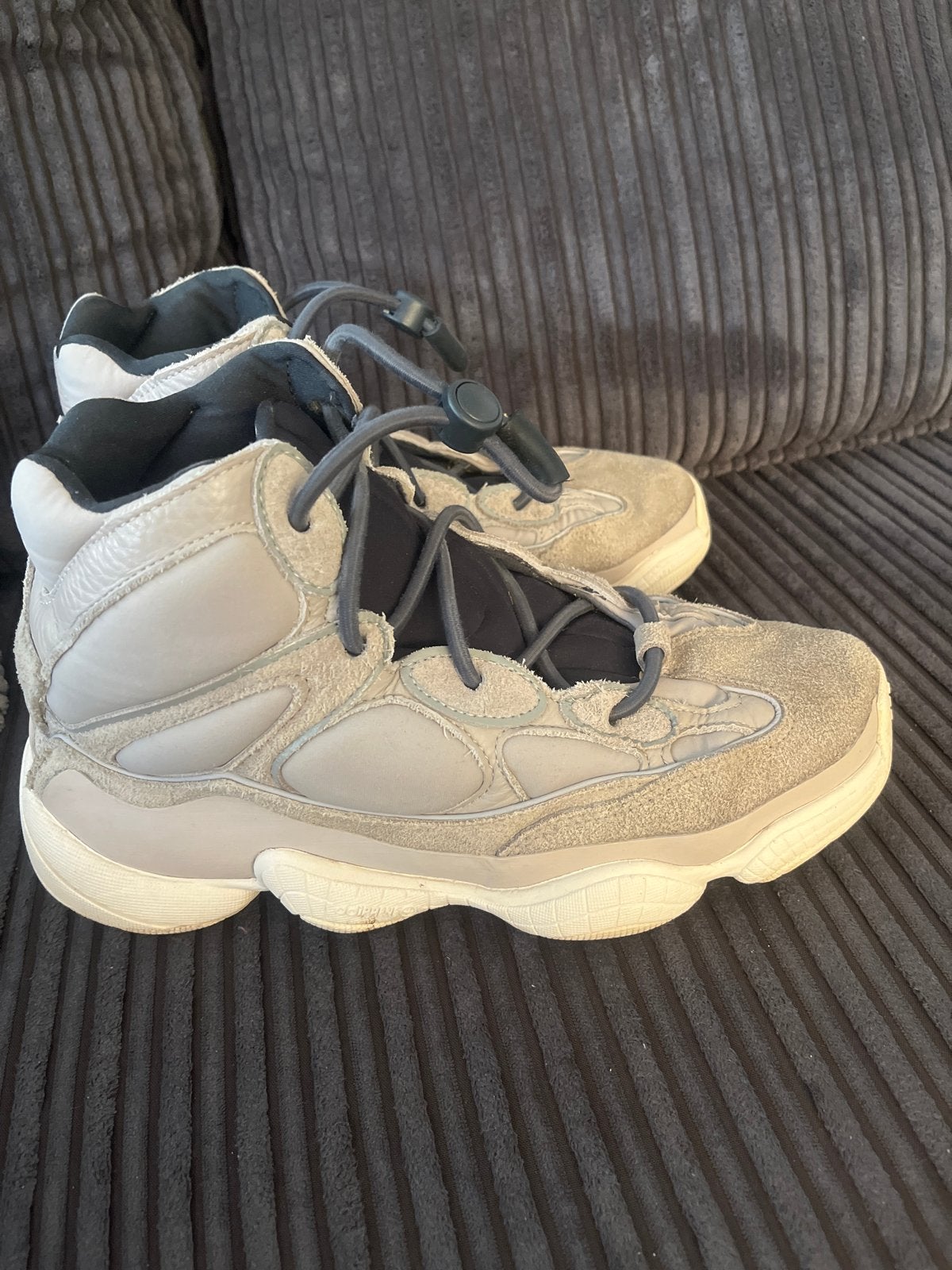 Yeezy 500 High Slate Sneakers - Maat 43 1/3, Kleding | Heren, Schoenen, Ophalen of Verzenden, Gedragen, Overige kleuren, Sneakers of Gympen