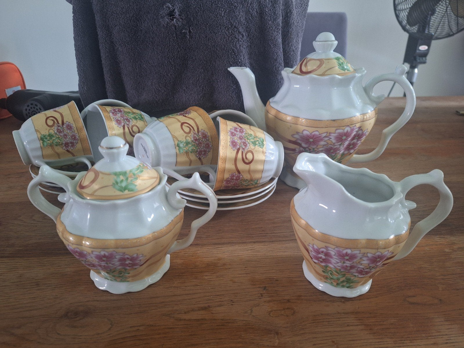Complete 17-delige porseleinen theeset, Gebruikt, Overige merken, Klassiek, Ophalen of Verzenden