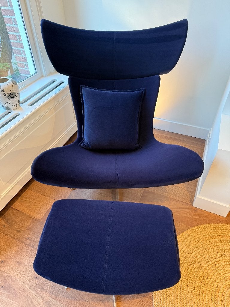 NEW Bo Concept Imola stoel + voetensteun + kussen, Huis en Inrichting, Stoelen, Ophalen, Blauw, Zo goed als nieuw, Stof