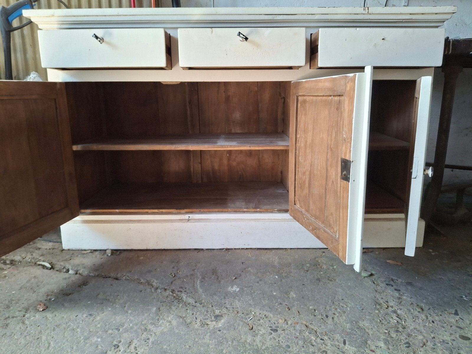 Antiek wit dressoir met 3 lades en 3 deuren, Antiek en Kunst, Ophalen