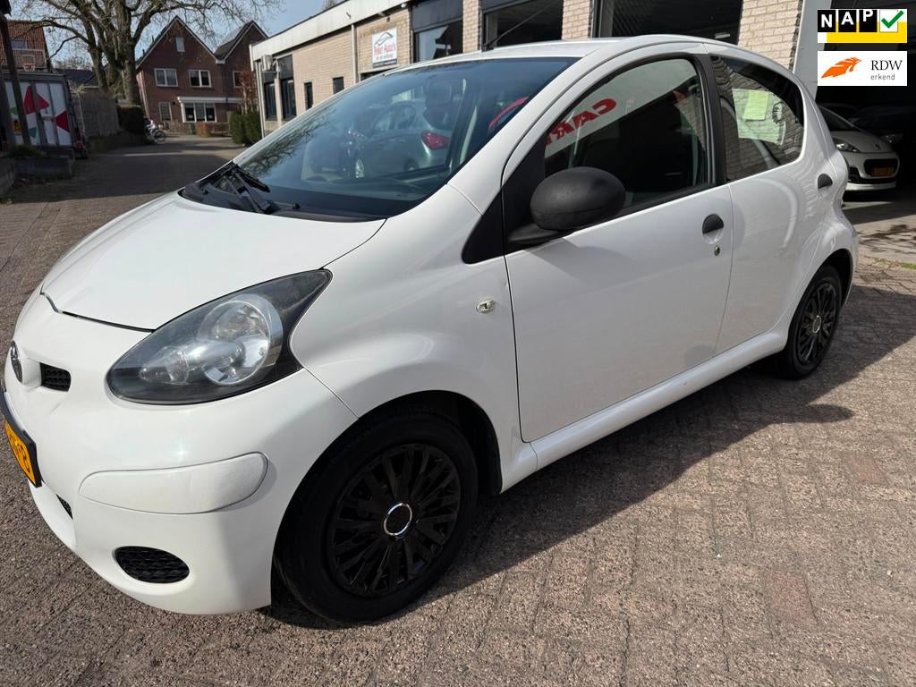 Toyota Aygo 1.0-12V Now AIRCO ORG 104744 KM NAP VOLLEDIG DEA, Voorwielaandrijving, Euro 5, Gebruikt, 4 stoelen