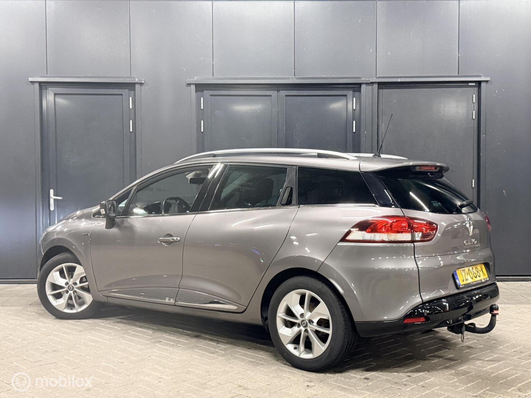 Renault Clio Estate 1.2 automaat stoelverwarming|leder|beurt, 4 cilinders, 49 €/maand, 19 km/l, Automatische klimaatregeling