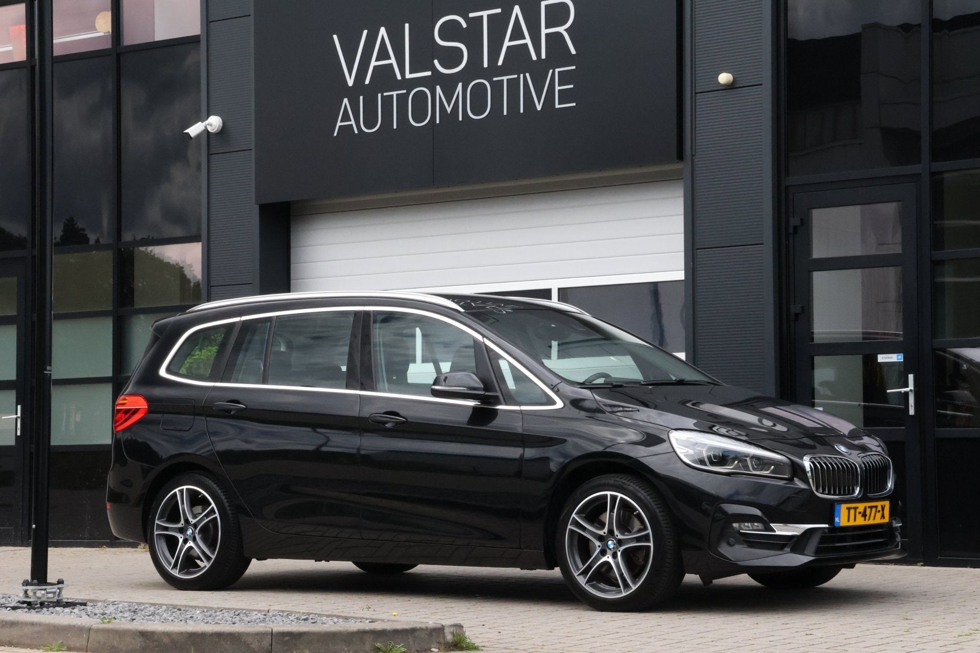BMW 2-serie Gran Tourer 220i High Executive | LED | TREKHAAK, Auto's, Gebruikt, 2-Serie Gran Tourer, Zwart, Bedrijf
