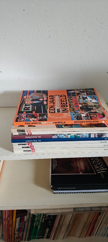 Kroniek van de 20e eeuw, mensheid en Nederland (3 boeken), Europa, Diverse auteurs, Zo goed als nieuw, Ophalen