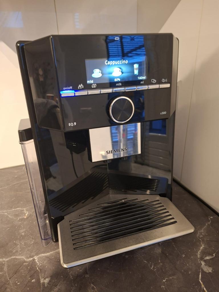 Siemens EQ.9 Plus s300 Volautomatische Koffiemachine, Witgoed en Apparatuur, Koffiezetapparaten, Ophalen of Verzenden, Espresso apparaat