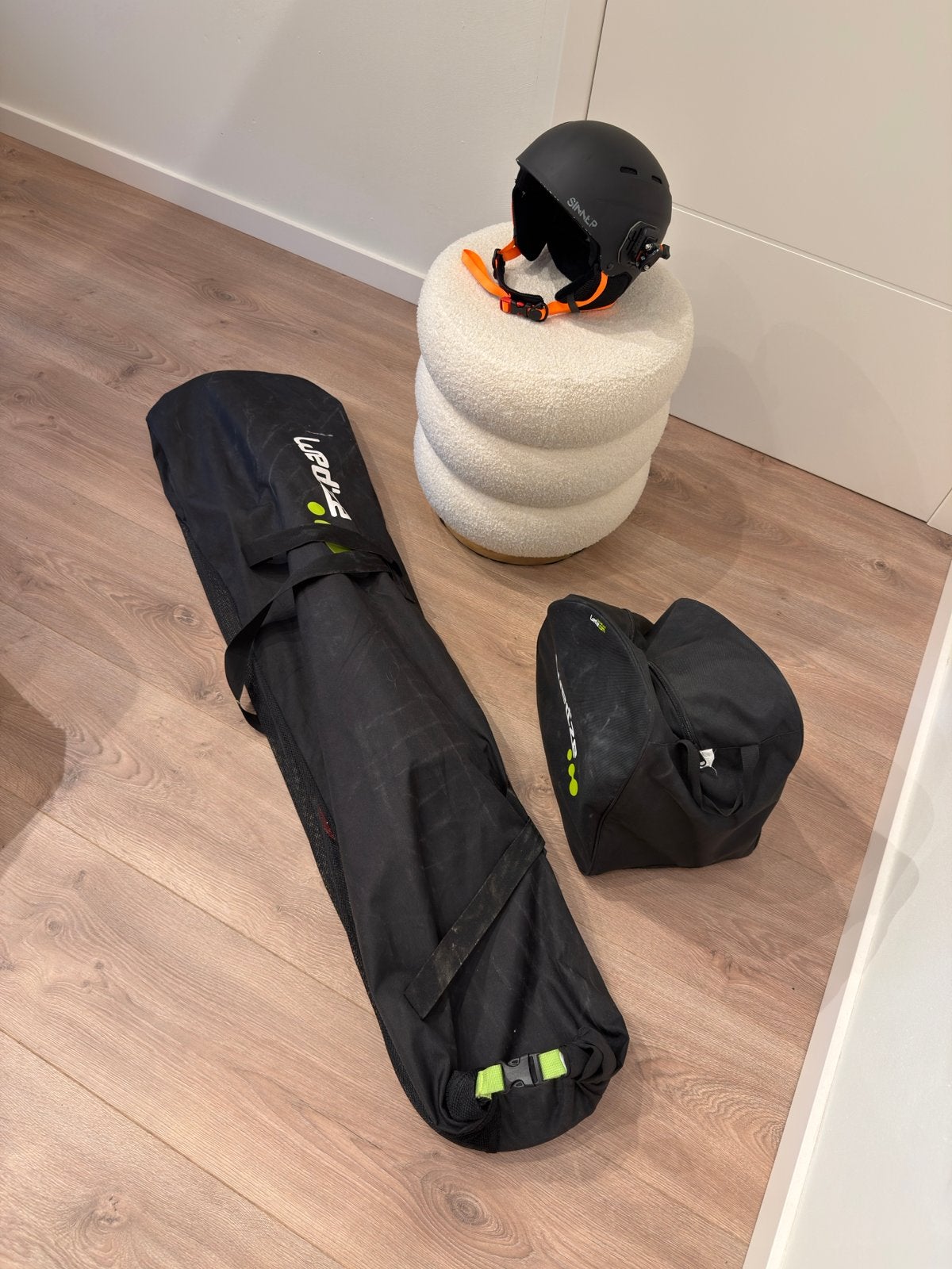 Burton Cruzer V-Rocker Snowboard Set met Helm en Boots, Gebruikt, Overige typen, Skiën, Ophalen