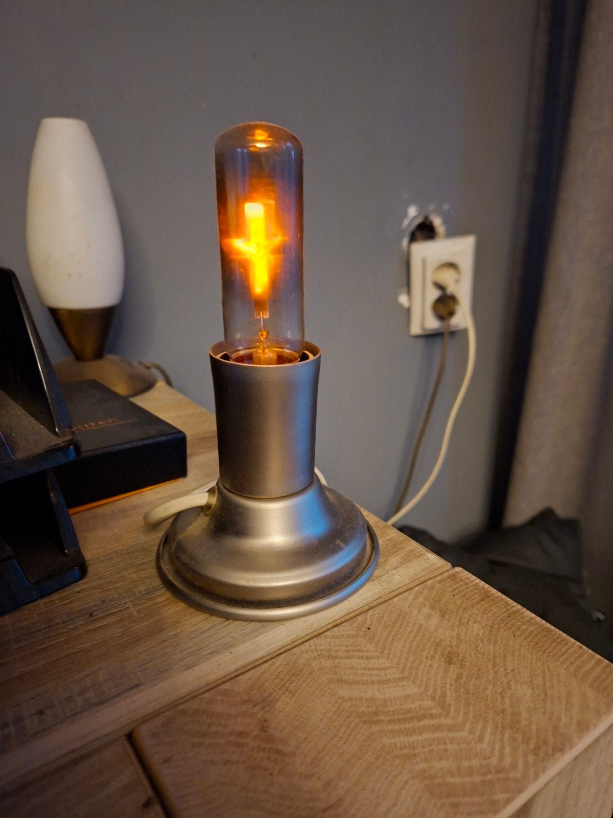 Overlijdens lamp, Ophalen