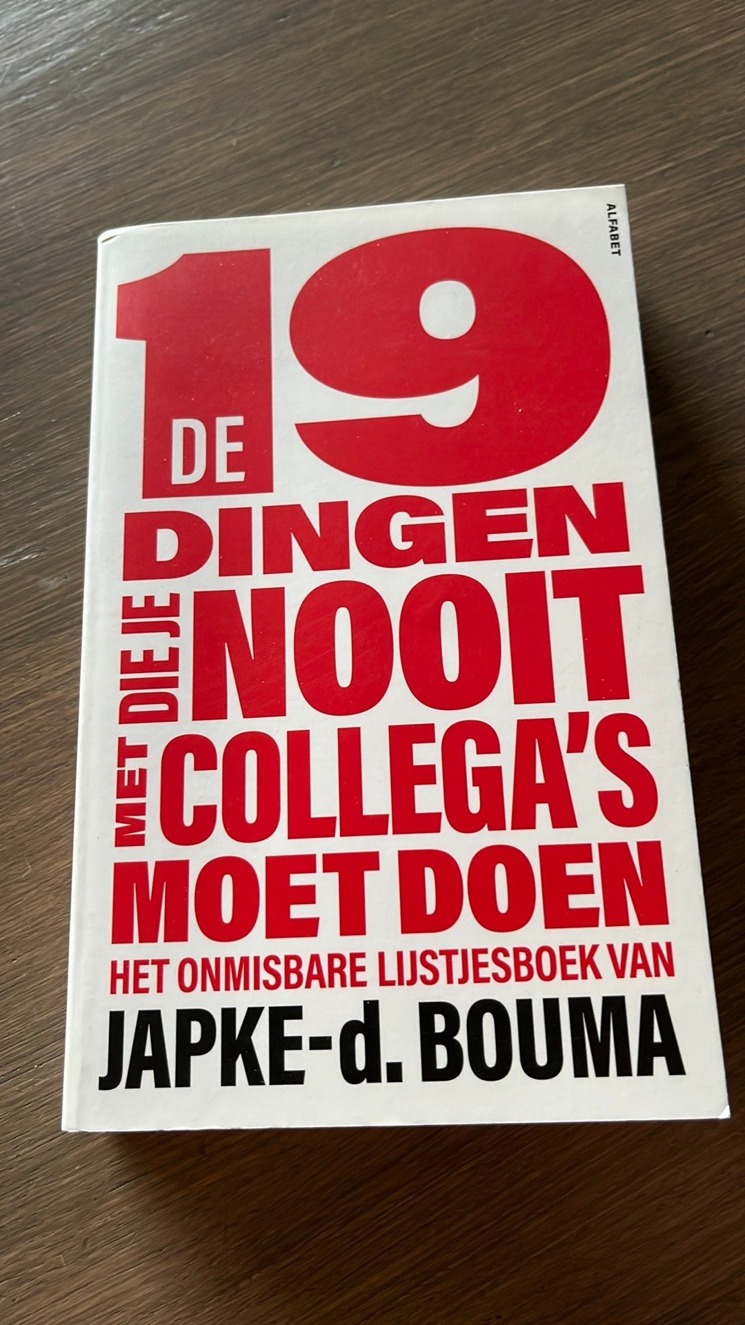 De 19 dingen die je nooit met collega's moet doen, Ophalen, Zo goed als nieuw, Japke-d. Bouma