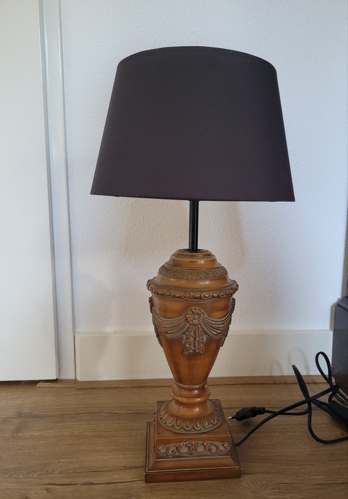 Tafellamp met voet in de vorm van een vaas met balusters, 49 cm, Kunststof, Met kap, Zo goed als nieuw