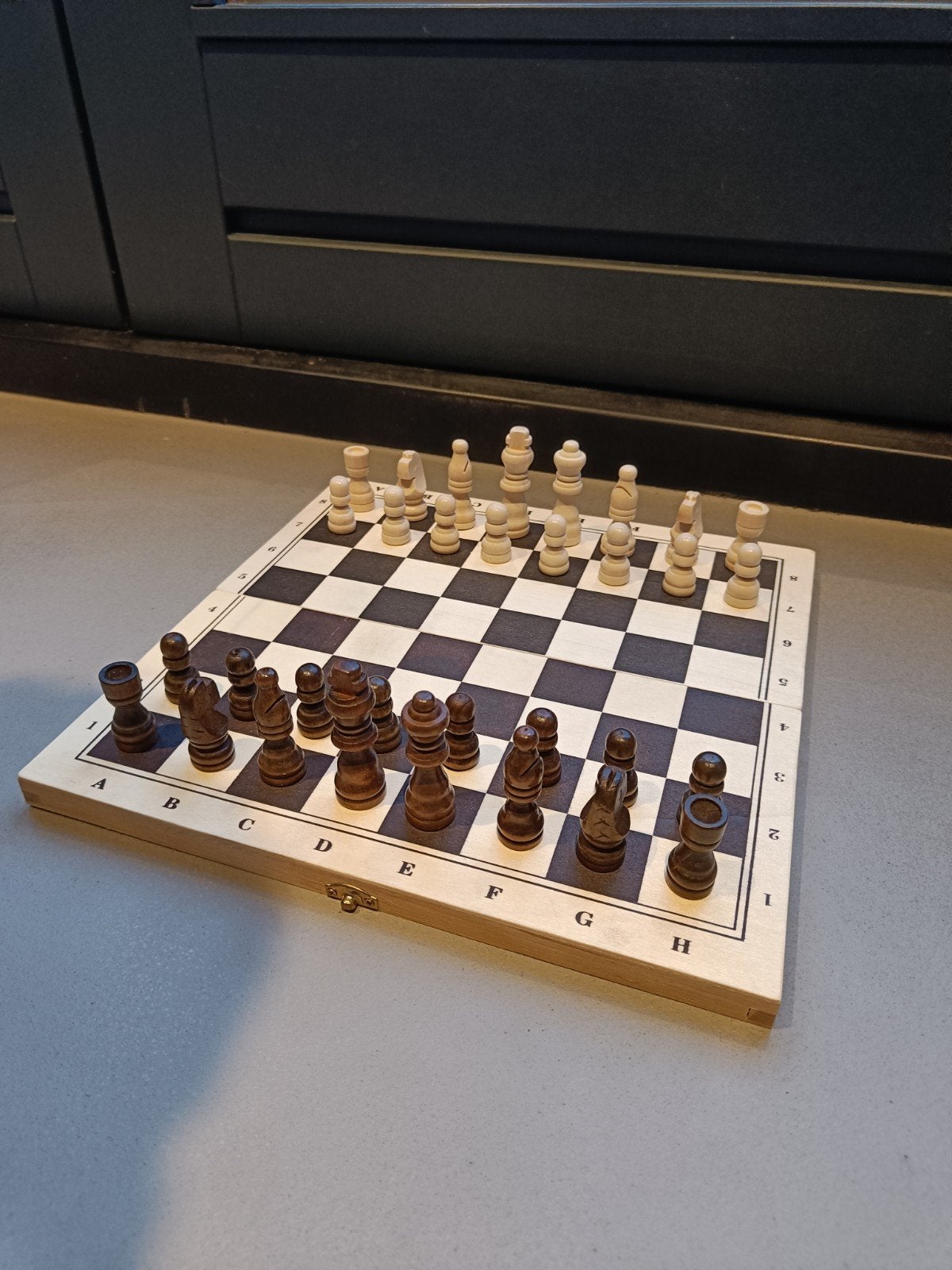 Houten opklabaar schaakbord/backgammon met houten stukken, Hobby en Vrije tijd, Denksport en Puzzels, Ophalen, Zo goed als nieuw