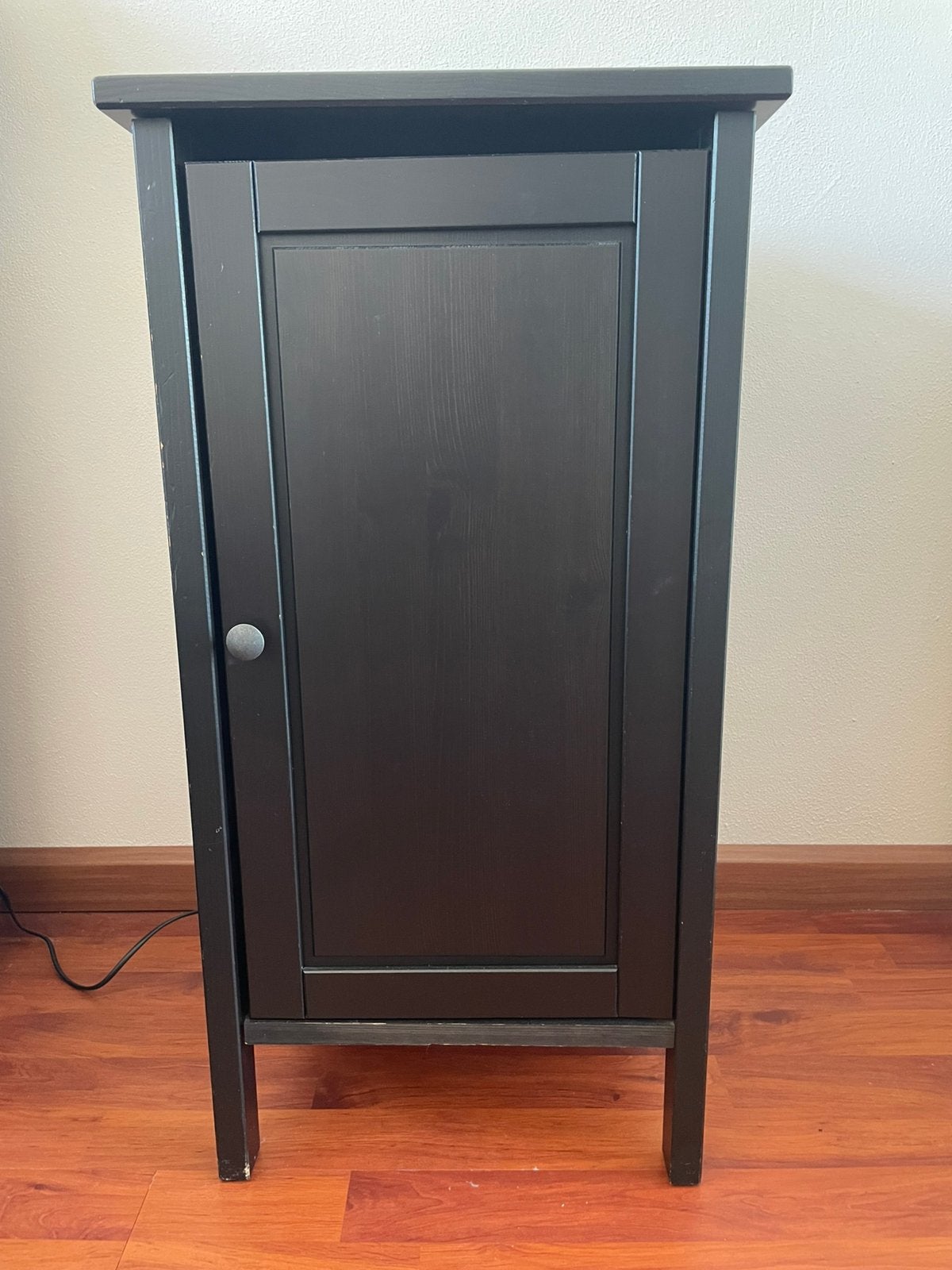 Set van twee HEMNES nachtkastjes (IKEA), Minder dan 45 cm, Ophalen of Verzenden, Zo goed als nieuw, 70 cm of meer