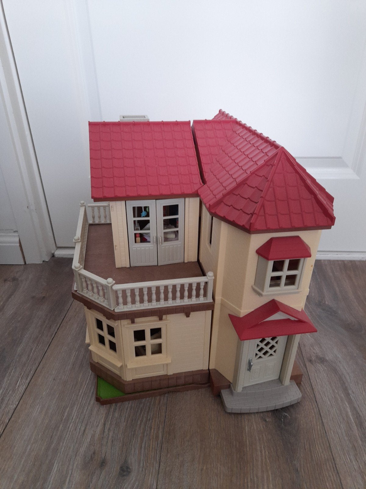 Sylvanian Families Huis met Meubels en Figuren, Ophalen, Zo goed als nieuw, Poppenhuis