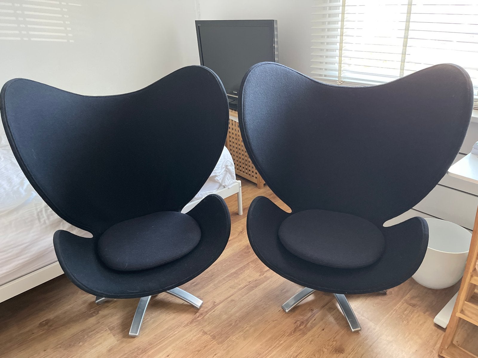 Twee zwarte Egg Chairs - in goede staat, Ophalen, Gebruikt, Twee, Zwart