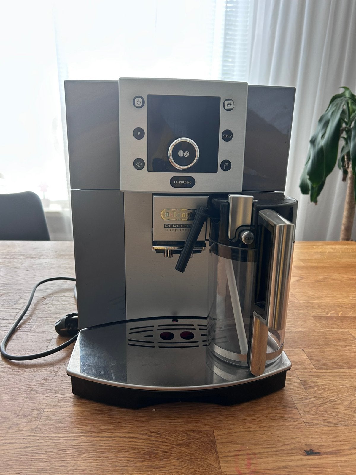 Delonghi perfecta cappuccino volautomatisch, Ophalen, Zo goed als nieuw, Koffiemachine