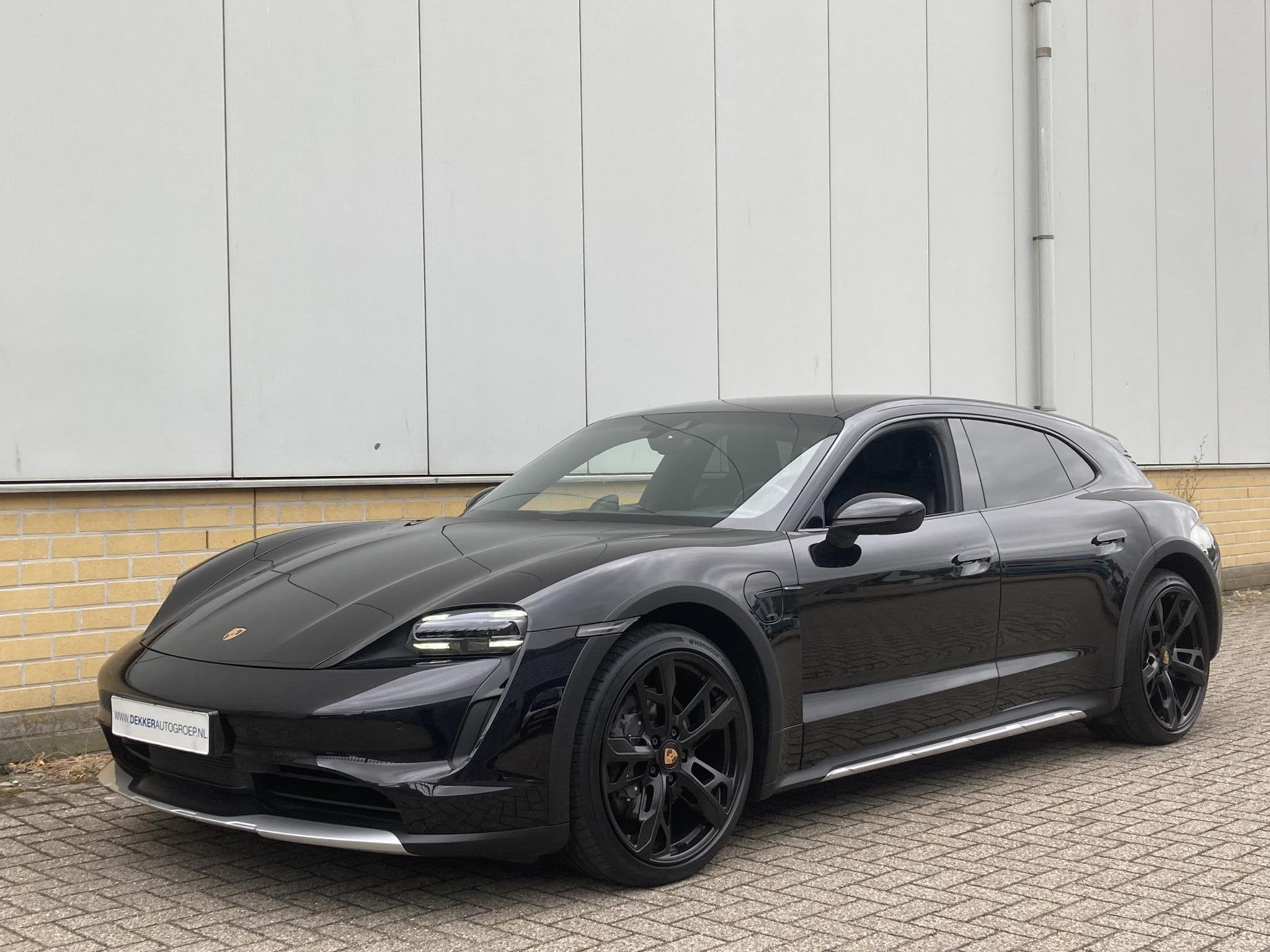 Porsche Taycan Cross Turismo 4 93 kWh sport chrono - panoram, Auto's, Automaat, Automatische klimaatregeling, Zwart, 110 €/maand