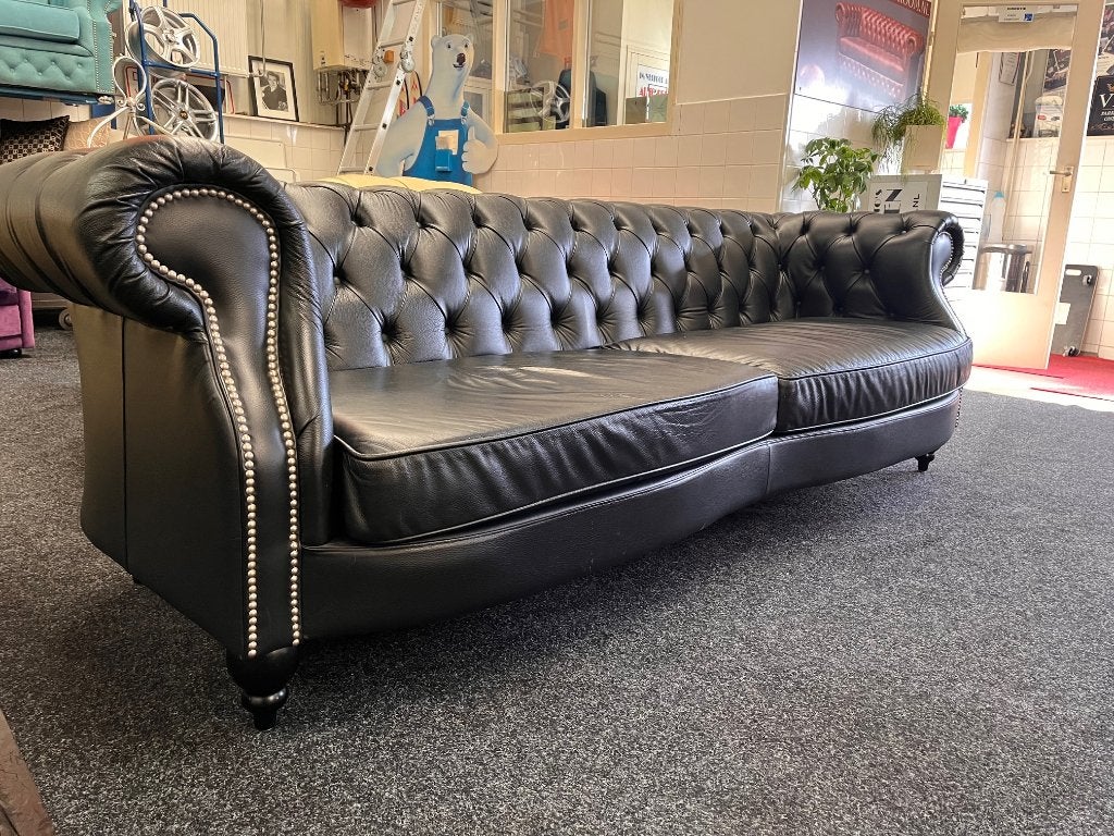 Chesterfield Maarssen ! Zwart Leren Chesterfield 4 zits bank, Huis en Inrichting, Banken | Bankstellen, Ophalen, CHESTERFIELD