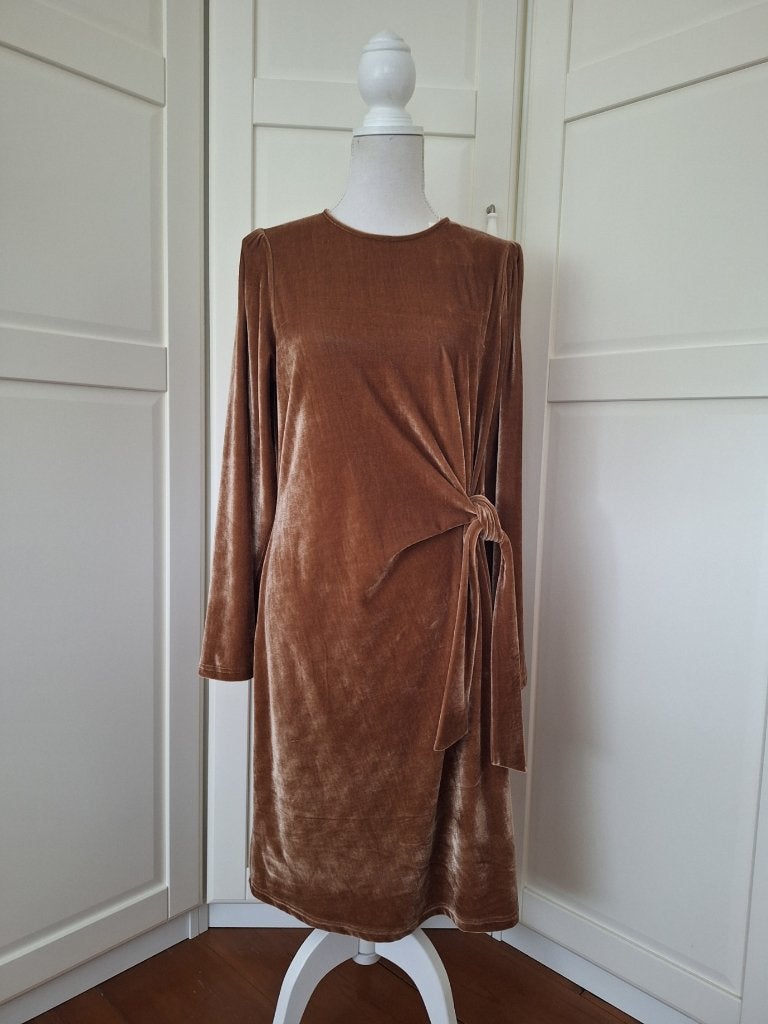 Geisha nieuwe gouden fluwelen midi  jurk S 36, valt als L/XL, Geisha, Nieuw, Ophalen of Verzenden, Maat 36 (S)