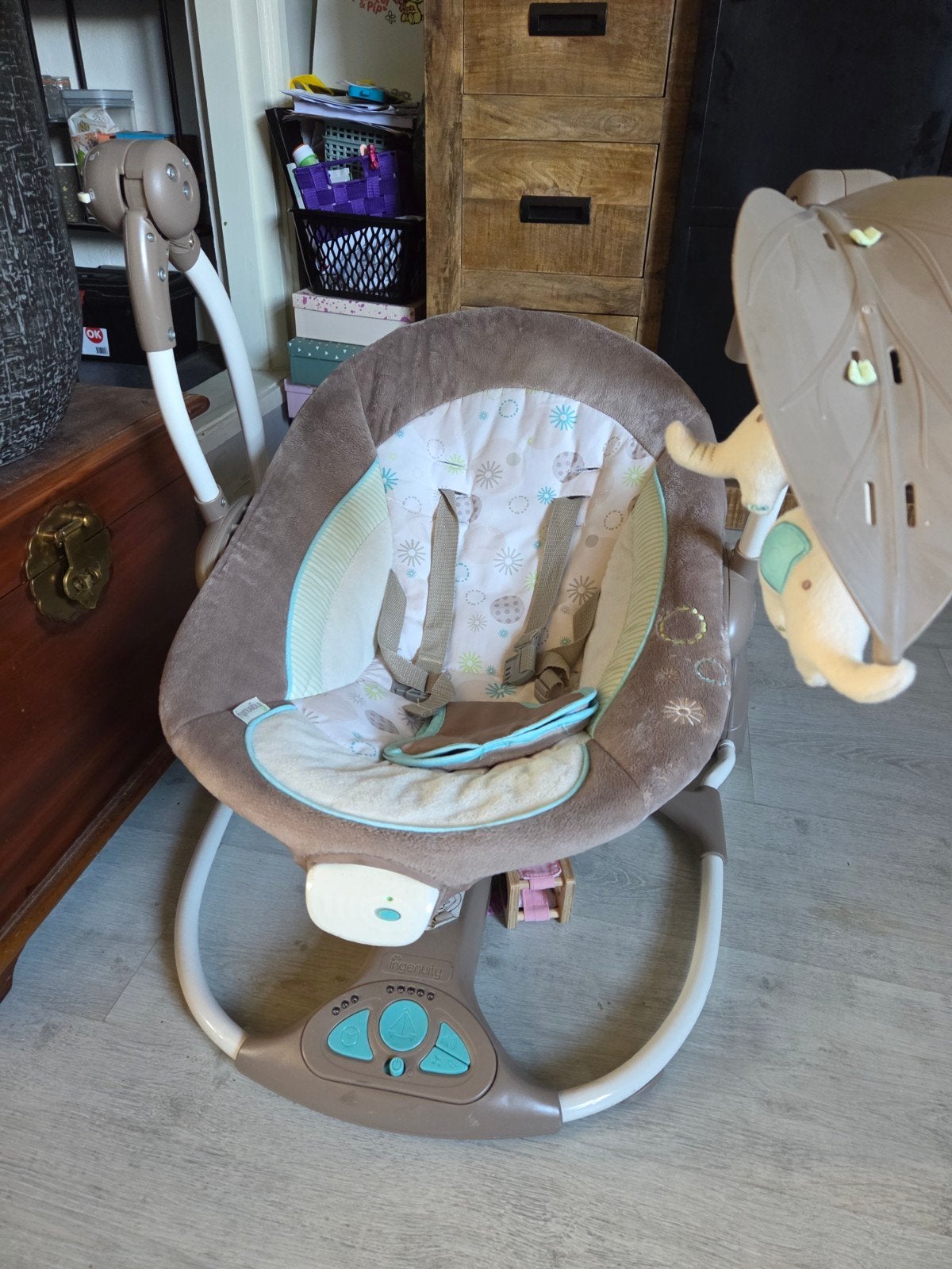 Ingenuity babyschommel met schommelstanden en muziek., Kinderen en Baby's, Ophalen, Zo goed als nieuw