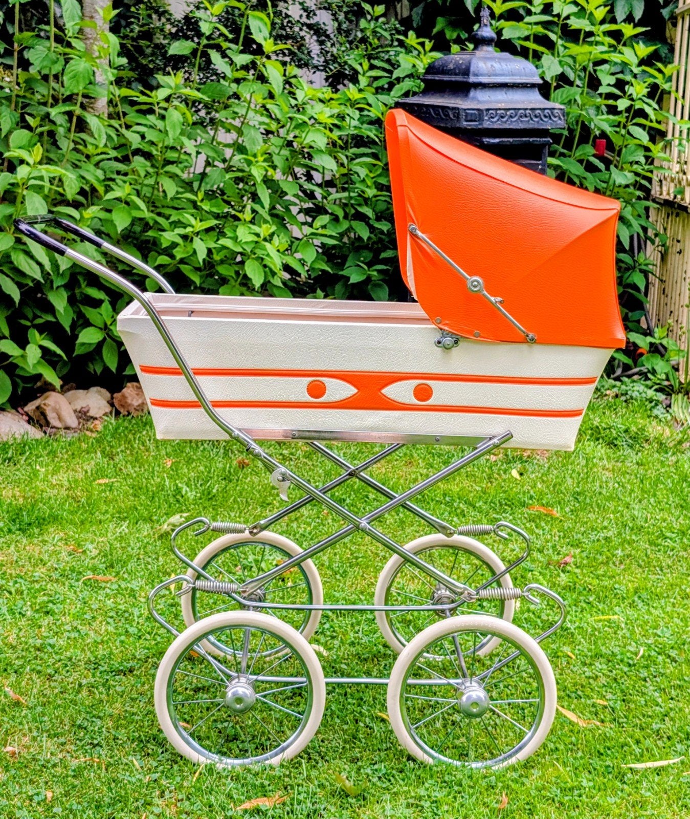 Vintage Poppenwagen Oranje/Wit - Jaren '60 Stijl, Ophalen of Verzenden