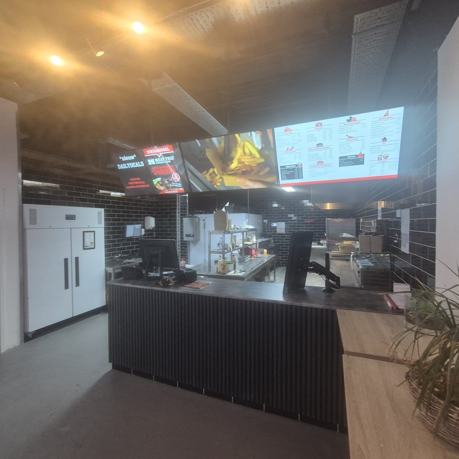 horeca bezorg/afhaal te koop LAGE HUUR, Ophalen of Verzenden, Gebruikt, Fornuis, Frituur en Grillen