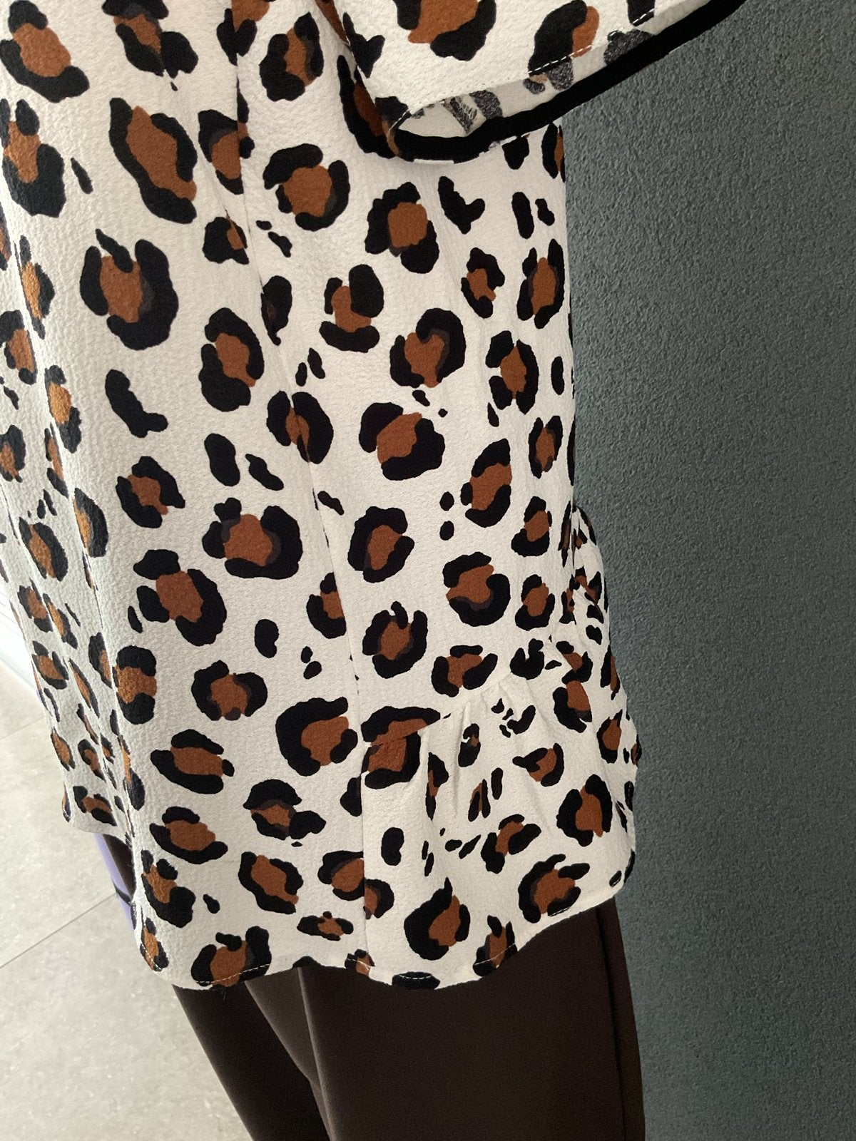Foto 5 van Zara top bruin wit luipaardprint rouches maat XL
