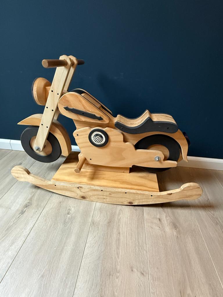 Handgemaakte Hobbelmotor tot 4 jaar, Ophalen, Zo goed als nieuw
