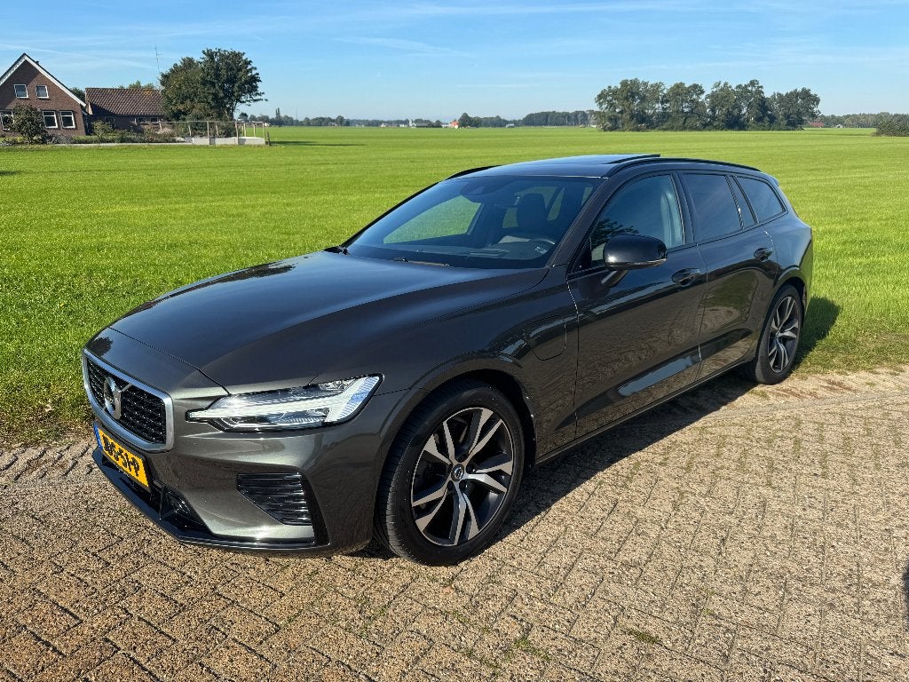 Volvo V60 T6 AWD R-Design met Volvo garantie t/m 14-08-2027, Automaat, Dealer onderhouden, Leder en Stof, Plug-in hybride
