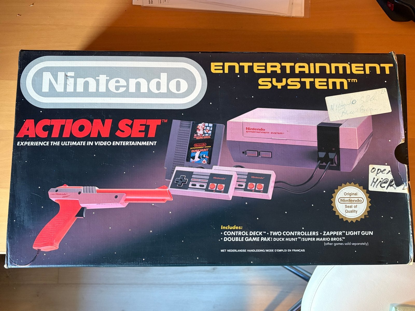 Nintendo Entertainment System Action Set (NES) - Met doos, Spelcomputers en Games, Ophalen of Verzenden, Gebruikt, Met 2 controllers