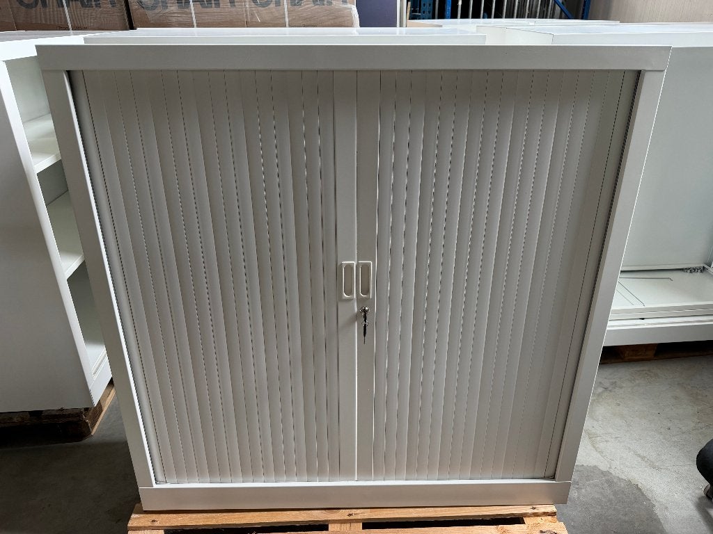 ZGAN - Middelhoge roldeurkast, Ophalen, 100 tot 150 cm, 100 tot 150 cm, Zo goed als nieuw
