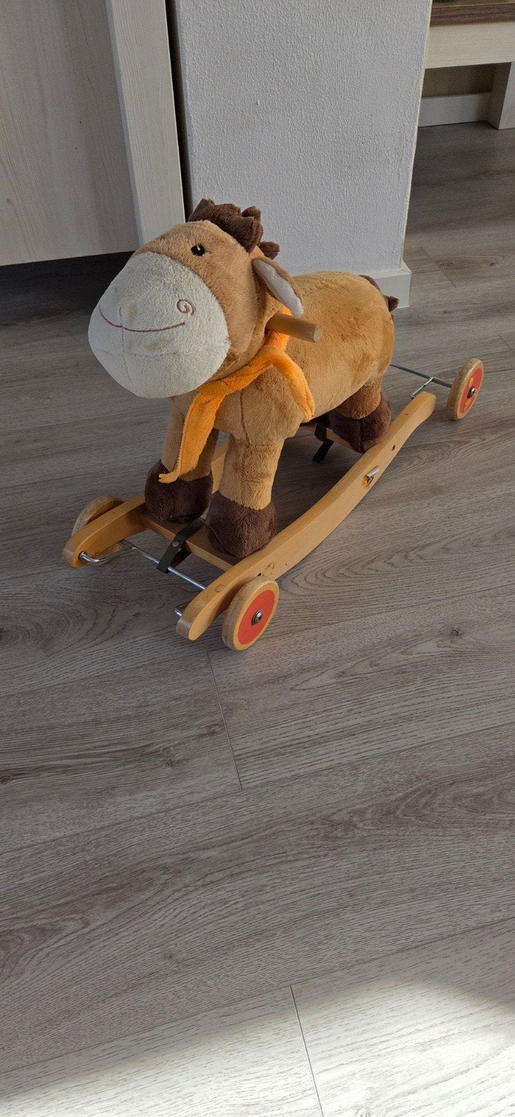 Schattig hobbelpaard/loopwagen in één, Ophalen, Zo goed als nieuw, Overige typen, Met wieltjes